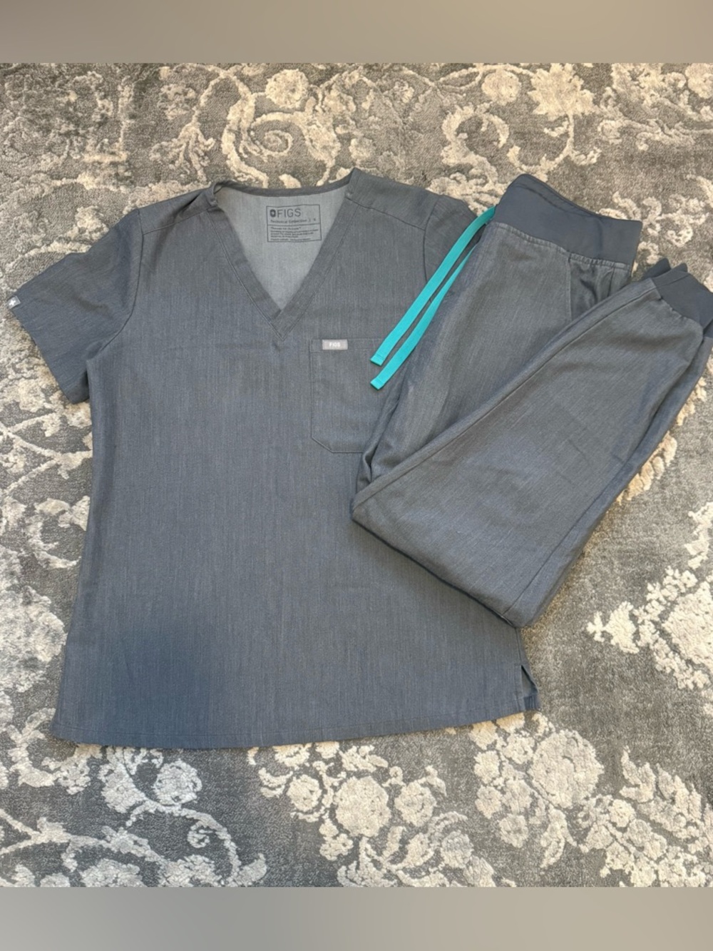 Figs Graphite Scrub Set